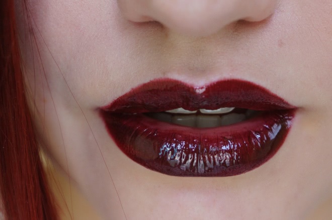 Прекрасный и ужасный Chanel Rouge Allure Extrait De Gloss 72 Controversy