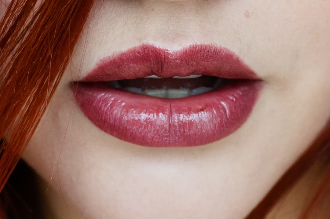 Прекрасный и ужасный Chanel Rouge Allure Extrait De Gloss 72 Controversy