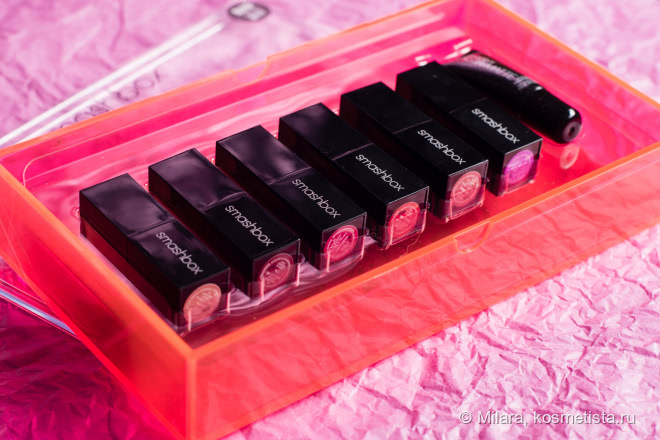 Неоновый Light It Up: Lipstick & Lip Mattifier – набор помад от американской марки Smashbox