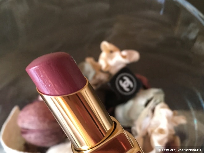 Увлажняющая помада с блеском Chanel Rouge Coco Shine Hydrating Sheer Lipshine в оттенке 94 Confident, 96 Aura