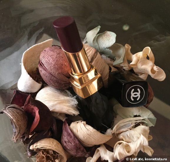 Увлажняющая помада с блеском Chanel Rouge Coco Shine Hydrating Sheer Lipshine в оттенке 94 Confident, 96 Aura