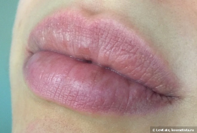 Увлажняющая помада с блеском Chanel Rouge Coco Shine Hydrating Sheer Lipshine в оттенке 94 Confident, 96 Aura