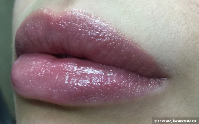 Увлажняющая помада с блеском Chanel Rouge Coco Shine Hydrating Sheer Lipshine в оттенке 94 Confident, 96 Aura