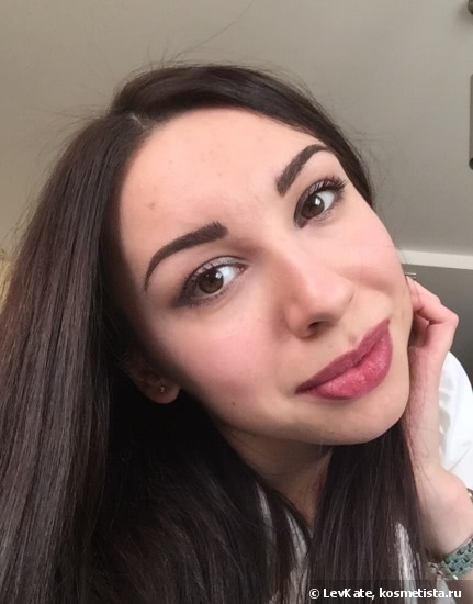 Увлажняющая помада с блеском Chanel Rouge Coco Shine Hydrating Sheer Lipshine в оттенке 94 Confident, 96 Aura