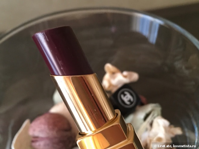 Увлажняющая помада с блеском Chanel Rouge Coco Shine Hydrating Sheer Lipshine в оттенке 94 Confident, 96 Aura