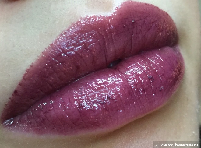 Увлажняющая помада с блеском Chanel Rouge Coco Shine Hydrating Sheer Lipshine в оттенке 94 Confident, 96 Aura