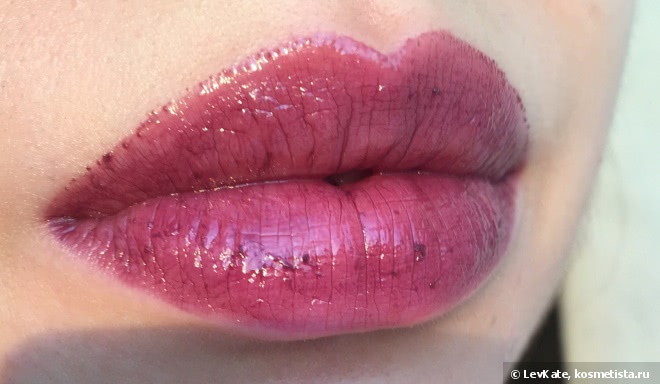 Увлажняющая помада с блеском Chanel Rouge Coco Shine Hydrating Sheer Lipshine в оттенке 94 Confident, 96 Aura