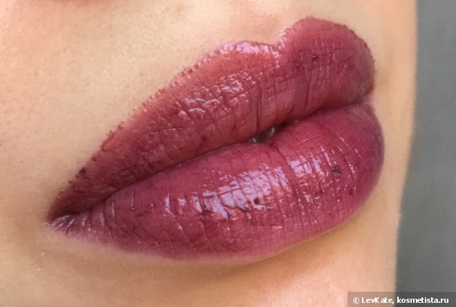 Увлажняющая помада с блеском Chanel Rouge Coco Shine Hydrating Sheer Lipshine в оттенке 94 Confident, 96 Aura