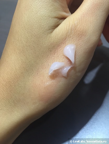 Кожа рук под надежной защитой Крема-барьера La Roche Posay Cicaplast Mains