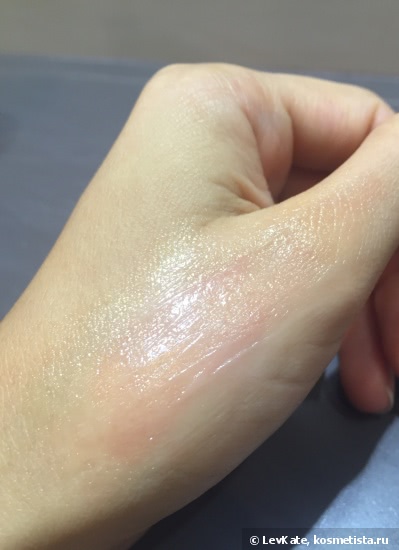 Кожа рук под надежной защитой Крема-барьера La Roche Posay Cicaplast Mains
