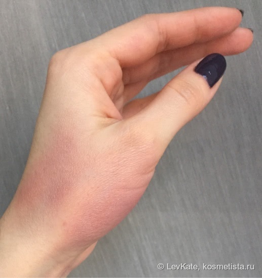 Яркие компактные румяна Dior Diorblush Vibrant Colour Powder Blush в оттенке 566 Сумеречный Милли