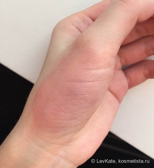 Яркие компактные румяна Dior Diorblush Vibrant Colour Powder Blush в оттенке 566 Сумеречный Милли