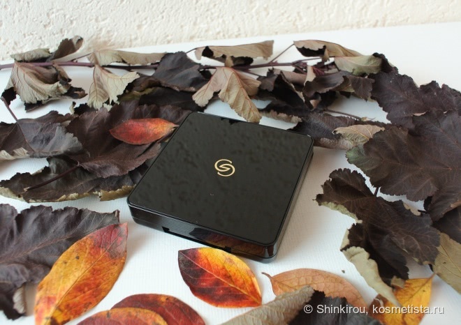 Палетка теней Oriflame Giordani Gold Eye Shadow Quad в оттенке 32077 Radiant Plum