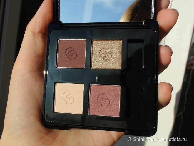 Палетка теней Oriflame Giordani Gold Eye Shadow Quad в оттенке 32077 Radiant Plum