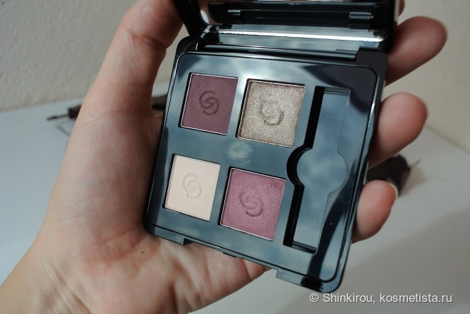 Палетка теней Oriflame Giordani Gold Eye Shadow Quad в оттенке 32077 Radiant Plum