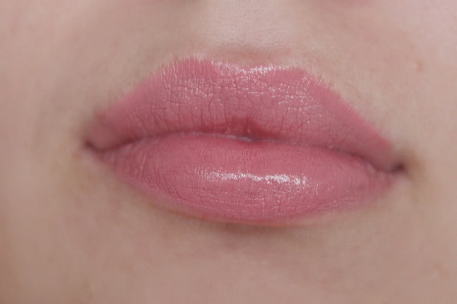 Если вы в поисках розового нюда, тогда вам сюда Rouge Dior Nude Lip Blush Voluptous Care № 263 Swan и Estee Lauder Pure Color Envy Sculpting Lipstick № 120 Desirable