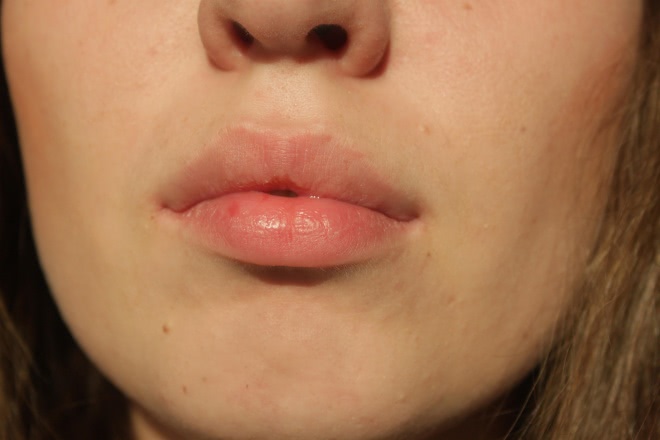 На зиму для обветренных губ идеально помада- бальзам Gosh Soft'n Shine Lip Balm 36