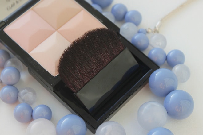 Такая нежная и незаметная Givenchy Givenchy Le Prisme Visage Mat Soft Compact Face Powder 83 Peach Plumetis
