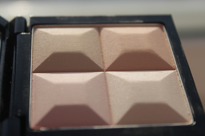 Такая нежная и незаметная Givenchy Givenchy Le Prisme Visage Mat Soft Compact Face Powder 83 Peach Plumetis