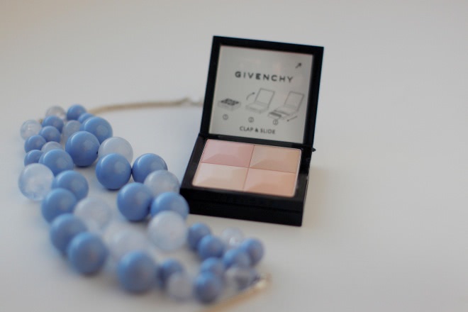 Такая нежная и незаметная Givenchy Givenchy Le Prisme Visage Mat Soft Compact Face Powder 83 Peach Plumetis
