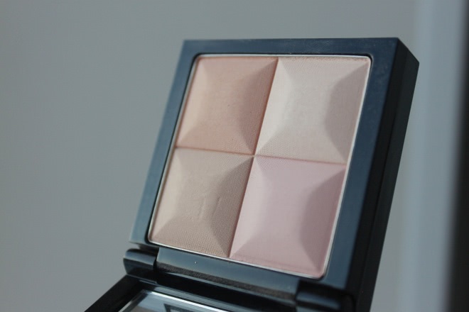 Такая нежная и незаметная Givenchy Givenchy Le Prisme Visage Mat Soft Compact Face Powder 83 Peach Plumetis