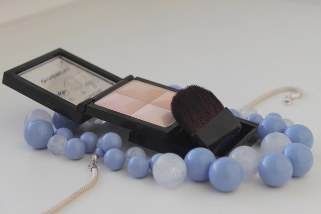 Такая нежная и незаметная Givenchy Givenchy Le Prisme Visage Mat Soft Compact Face Powder 83 Peach Plumetis