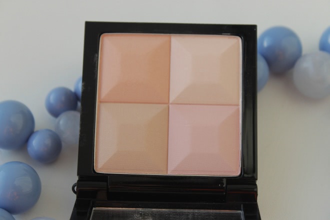 Такая нежная и незаметная Givenchy Givenchy Le Prisme Visage Mat Soft Compact Face Powder 83 Peach Plumetis