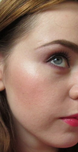 Блестящая пара Essence Soo Glow! Cream to Powder Highlighter 10 look on the bright side и 20 bright up your life