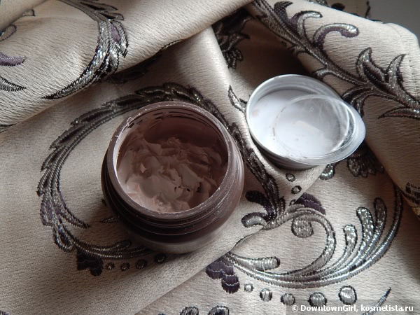 Очищающие средства с вулканической глиной от Innisfree