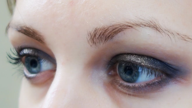 Nars Larger Than Life Volumizing Mascara (color black)