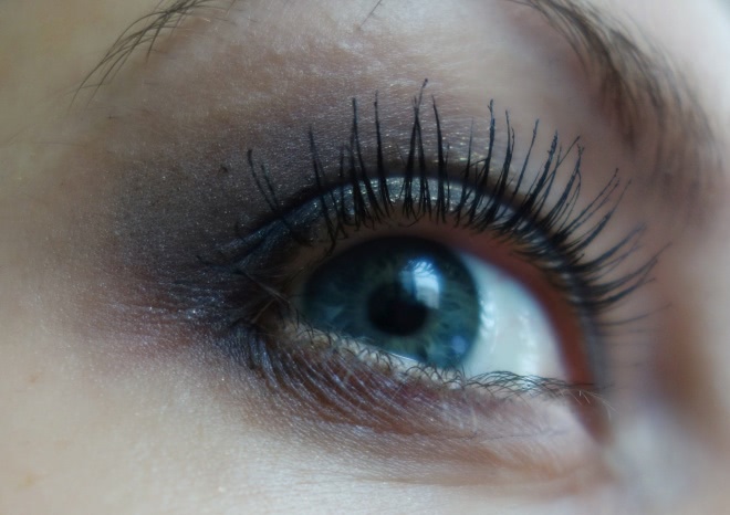 Nars Larger Than Life Volumizing Mascara (color black)