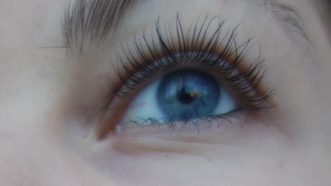 Nars Larger Than Life Volumizing Mascara (color black)
