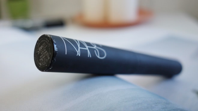 Nars Larger Than Life Volumizing Mascara (color black)