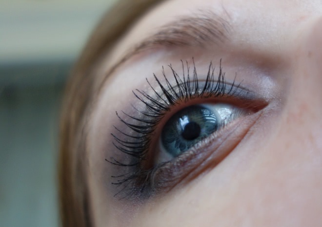 Nars Larger Than Life Volumizing Mascara (color black)