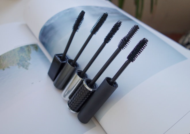 Nars Larger Than Life Volumizing Mascara (color black)