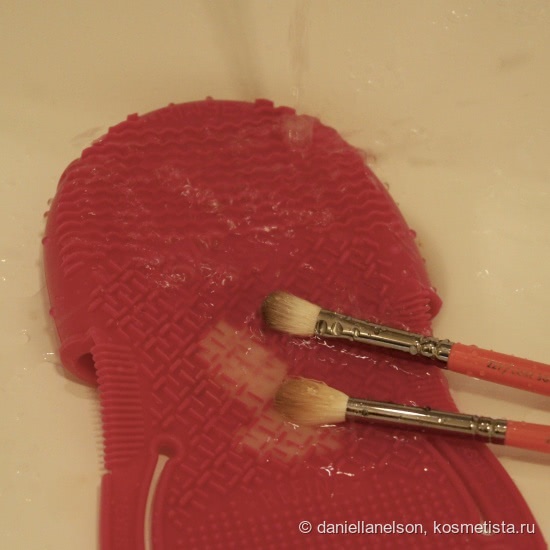 Очищение кистей с Sigma Spa Express Brush Cleaning Glove