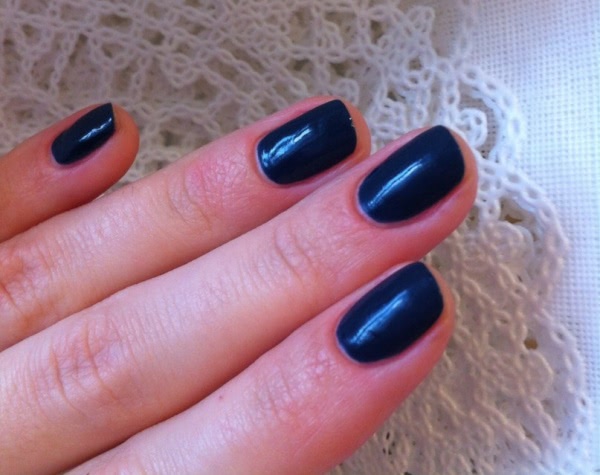 Мой долгожданный друг Chanel Le Vernis nail colour #553 Blue Rebel