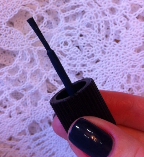 Мой долгожданный друг Chanel Le Vernis nail colour #553 Blue Rebel