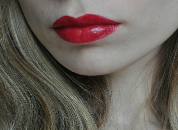 Такой рождественский Guerlain Gloss d’Enfer Maxi Shine Intense Colour & Shine Bare Lip Sensation #920 Rouge Parade
