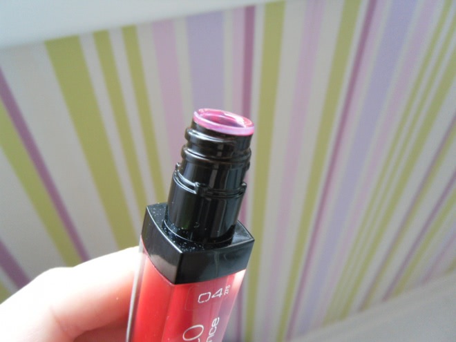 Примеряем красный со стойким блеском для губ Artdeco Lip Brilliance Long Lasting Lip Gloss #04