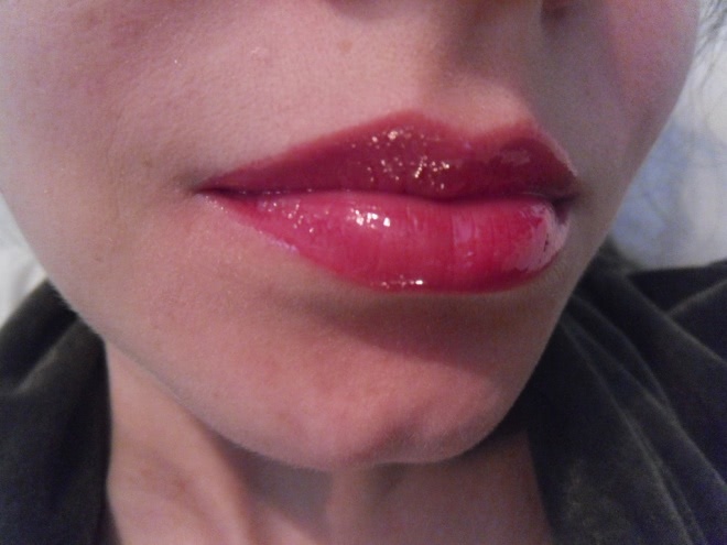 Примеряем красный со стойким блеском для губ Artdeco Lip Brilliance Long Lasting Lip Gloss #04