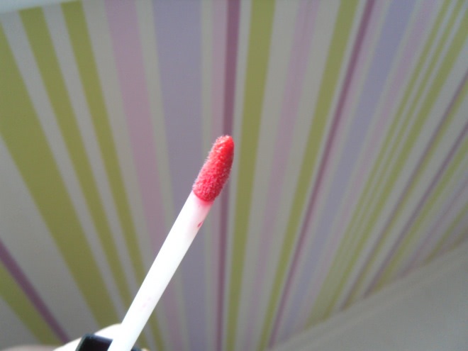 Примеряем красный со стойким блеском для губ Artdeco Lip Brilliance Long Lasting Lip Gloss #04
