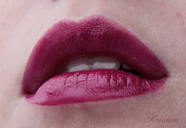 Увлажняющая губная помада Burberry Lip Mist Natural Sheer Lipstick в оттенке 214 Oxblood