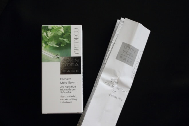 This is Deutsch. ArtDeco Skin Yoga Face Intensive Lifting Serum