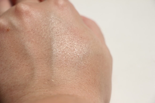 This is Deutsch. ArtDeco Skin Yoga Face Intensive Lifting Serum