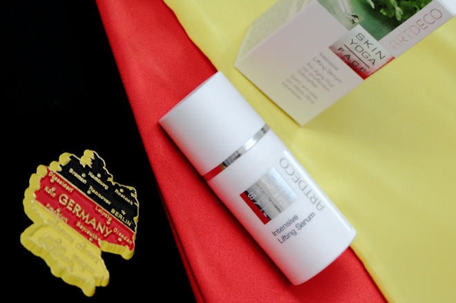 This is Deutsch. ArtDeco Skin Yoga Face Intensive Lifting Serum