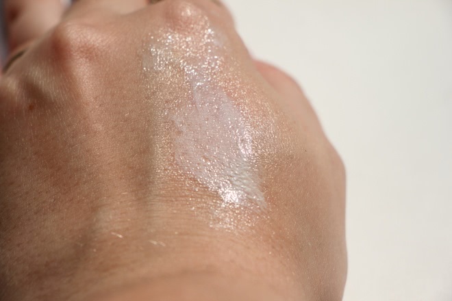 This is Deutsch. ArtDeco Skin Yoga Face Intensive Lifting Serum