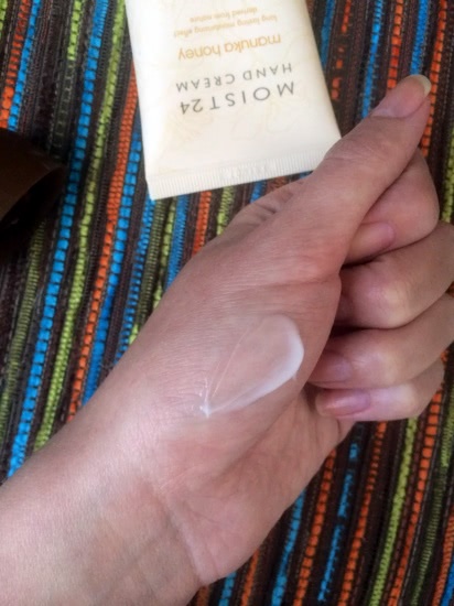 Корейские кремики для рук- Fascy Moisture bomb hand cream Violet и Missha Moist 24 hand cream manuka honey