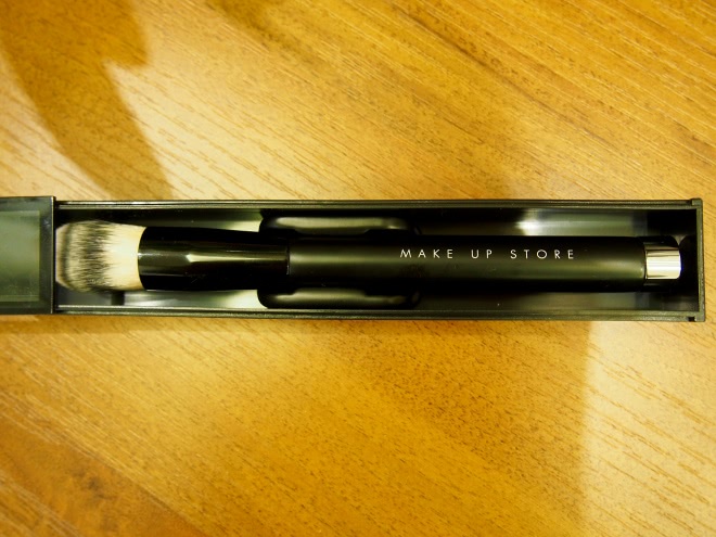 Прекрасный тон лица быстро и качественно? Легко! Вместе с кистью Make up store 408