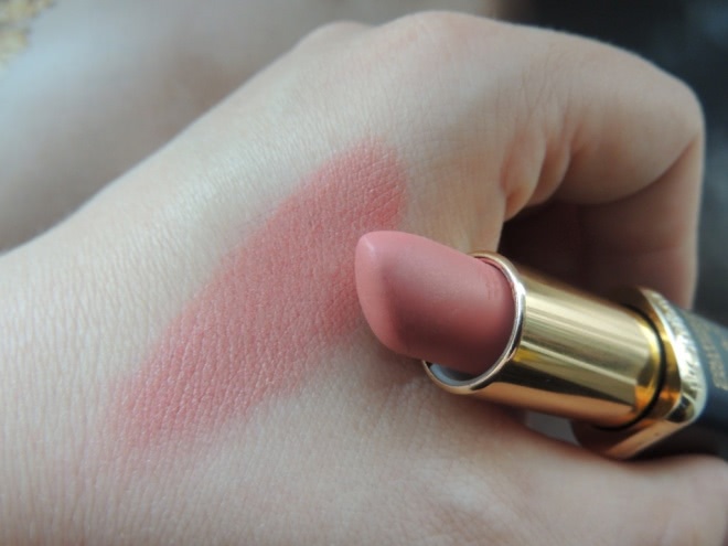 Классика жанра: розовая, нюдовая, красная. L`oreal